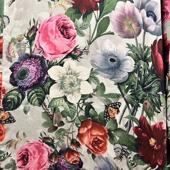 & Other Stories | V Neck Frill Midi Dress in Vintage Floral Print - Picture 7 of 16